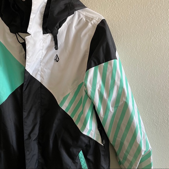Volcom Snow Jacket - Picture 2 of 6